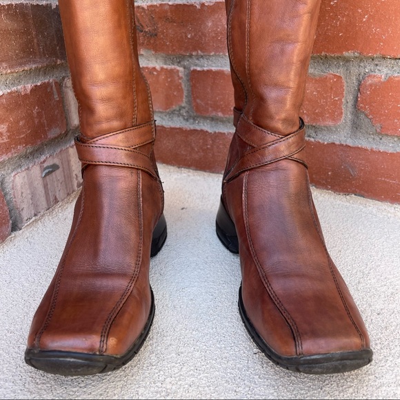 CLARKS •Tall Brown, Square Toe, Full Zip Leather Boots Sz 6 - Picture 4 of 11